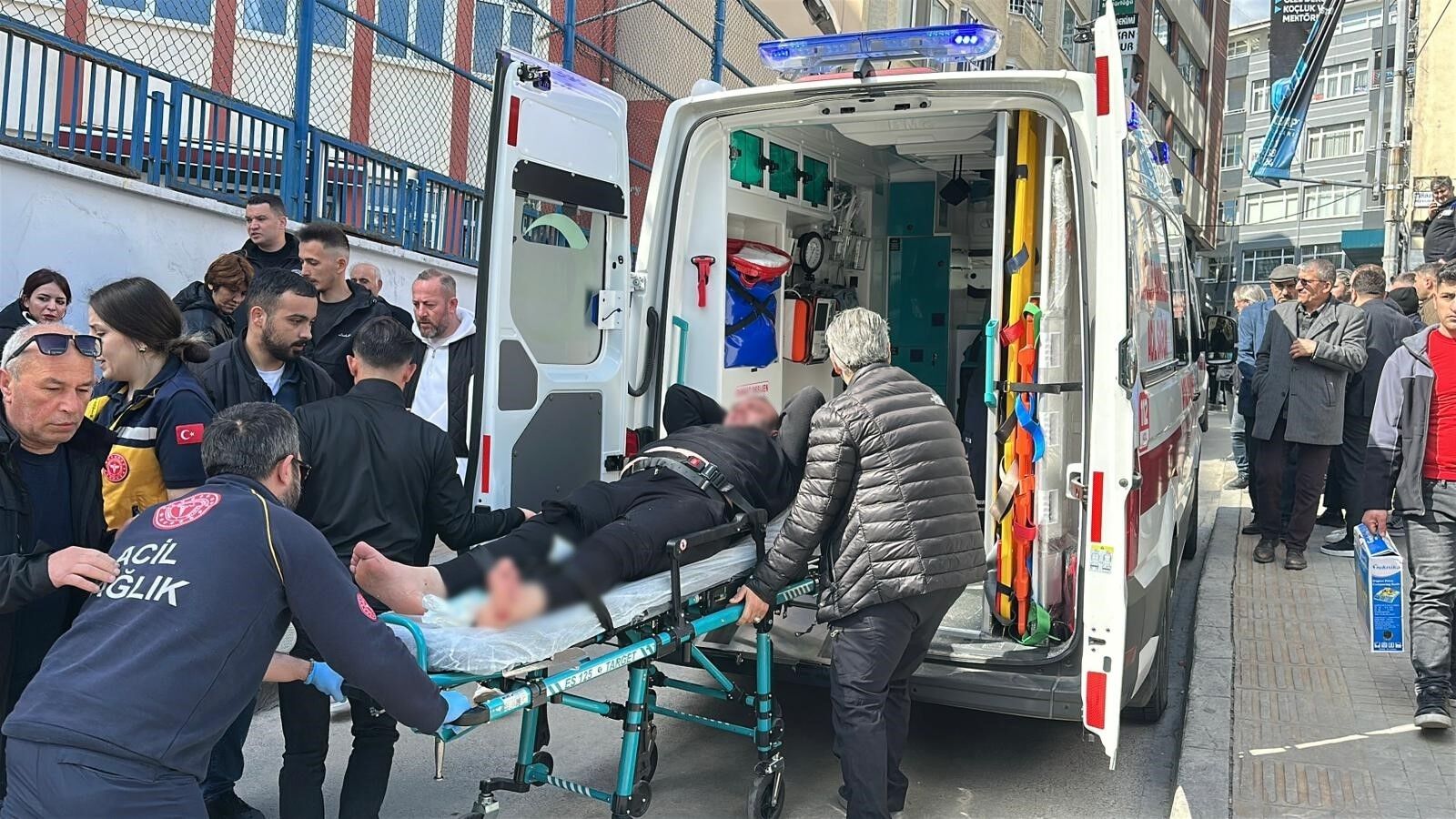 Samsun'da Okul Önünde Silahlı Saldırı 2 Yaralı (1)