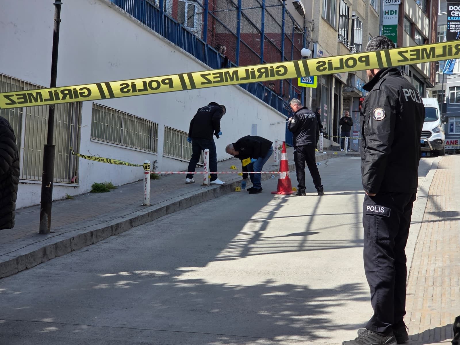 Samsun'da Okul Önünde Silahlı Saldırı 2 Yaralı (5)