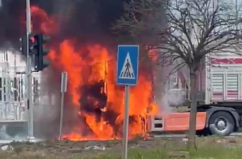 Samsun'da Seyir Halindeki Tırın Kupası Alevlere Teslim Oldu (2)