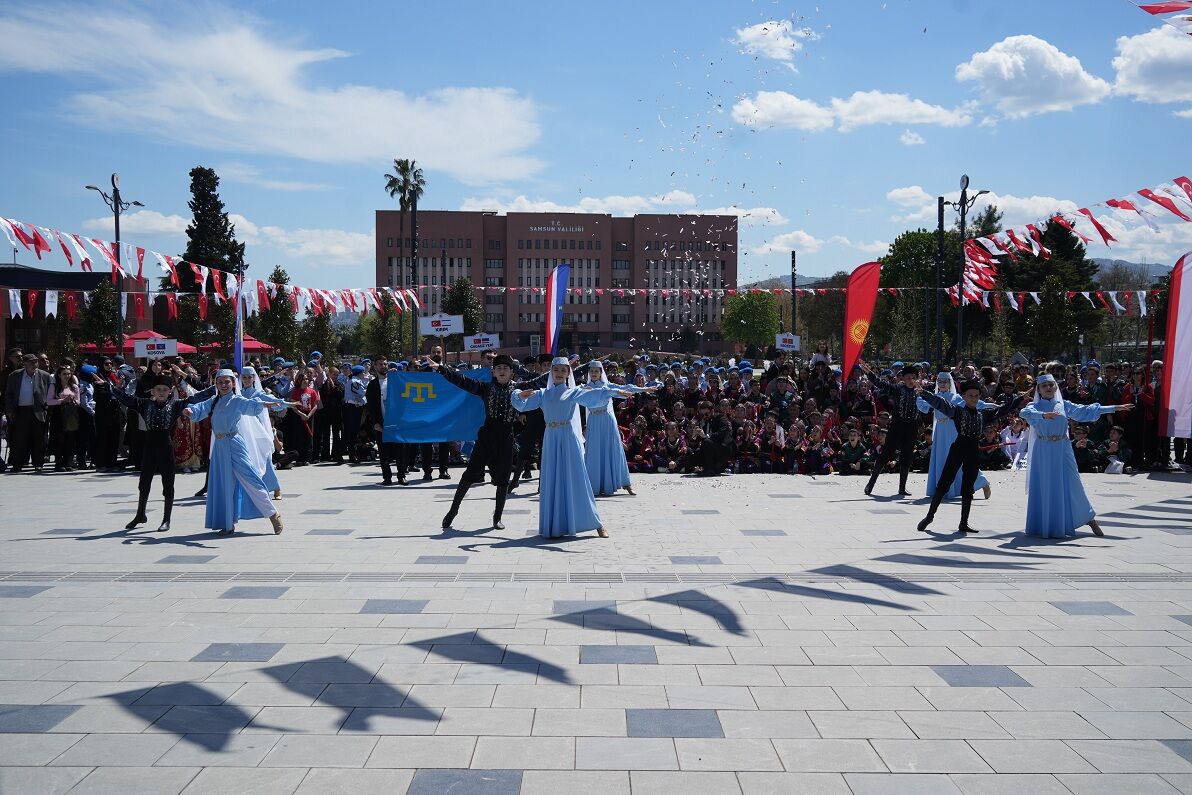 Türk Dünyasının Çocukları Samsun'u Renklendirdi (1)