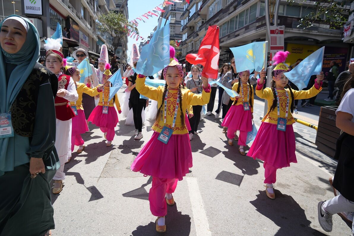 Türk Dünyasının Çocukları Samsun'u Renklendirdi (5)