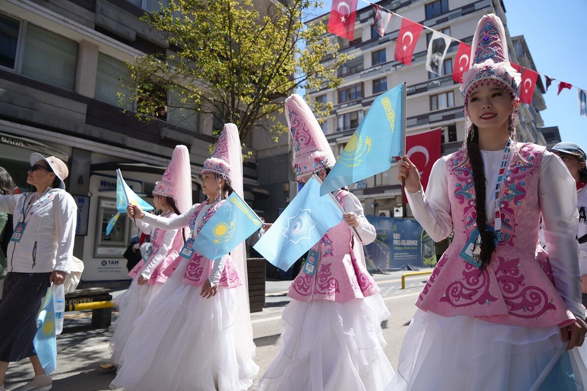 Türk Dünyasının Çocukları Samsun'u Renklendirdi (7)