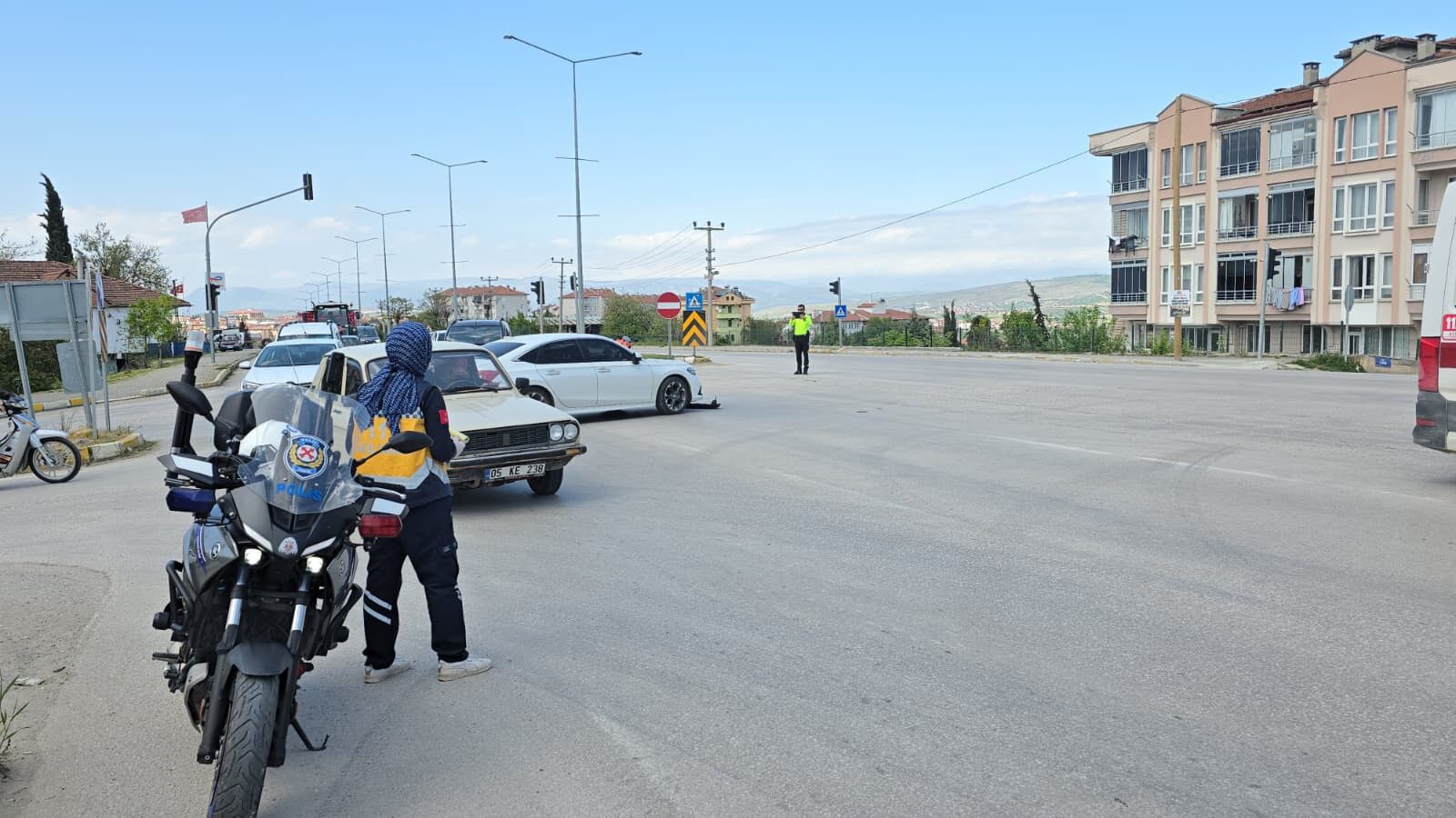 Vezirköprü'de Otomobil Ile Motosiklet Çarpıştı
