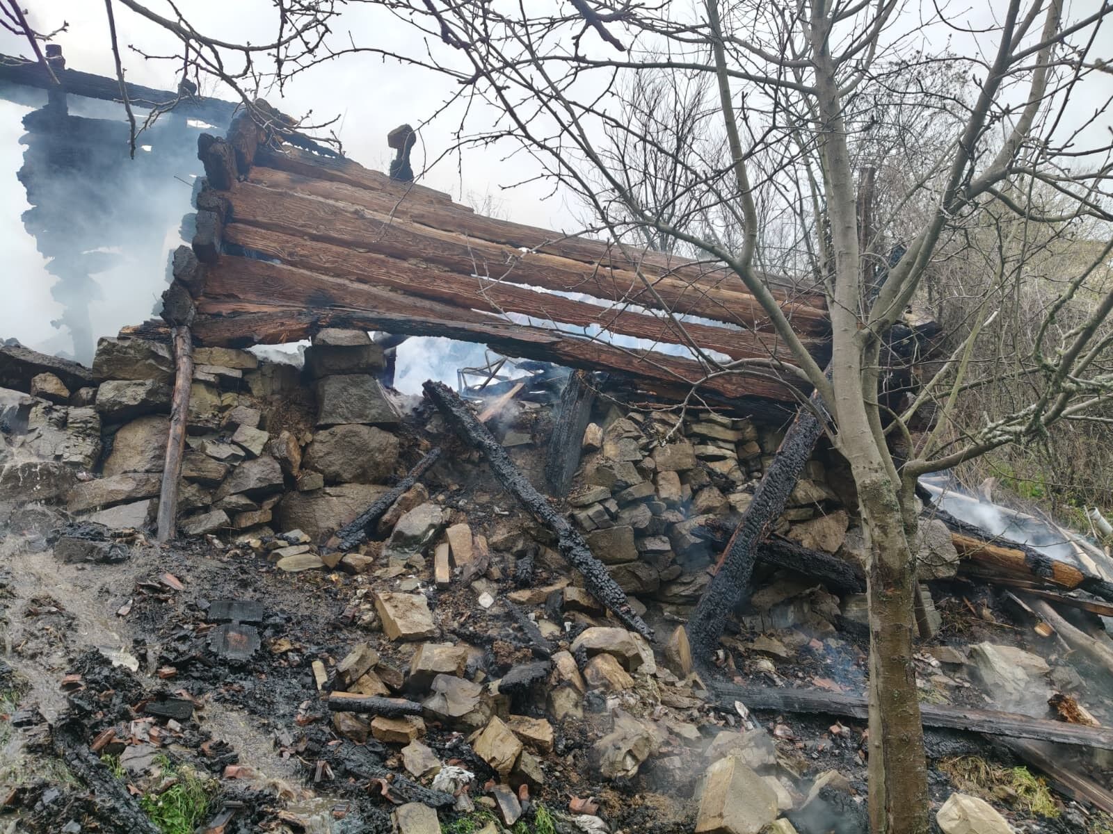 Yakakent'te Soba Evi Yaktı, Yaşlı Kadın Hayatını Kaybetti (5)