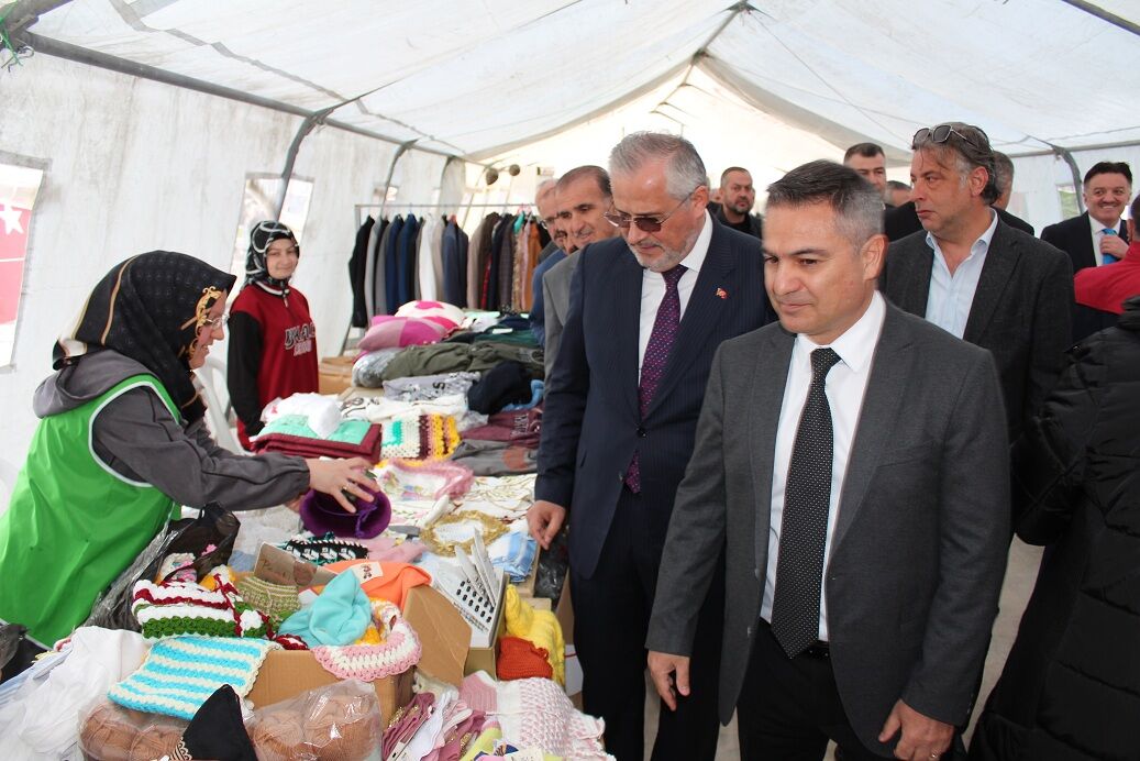 Bafra’dan Gazze’ye Destek “Hayır Çarşısı” Kermesi Açıldı (6)