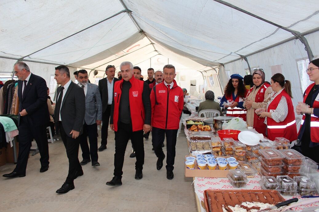 Bafra’dan Gazze’ye Destek “Hayır Çarşısı” Kermesi Açıldı (9)