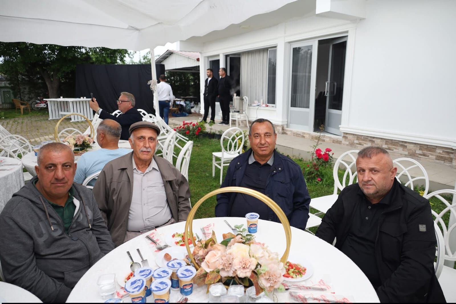 Kocabaş Ai̇lesi̇’nden 13 Yildir Süren Vefa Ai̇le Çinarlari Dualarla Anildi (10)