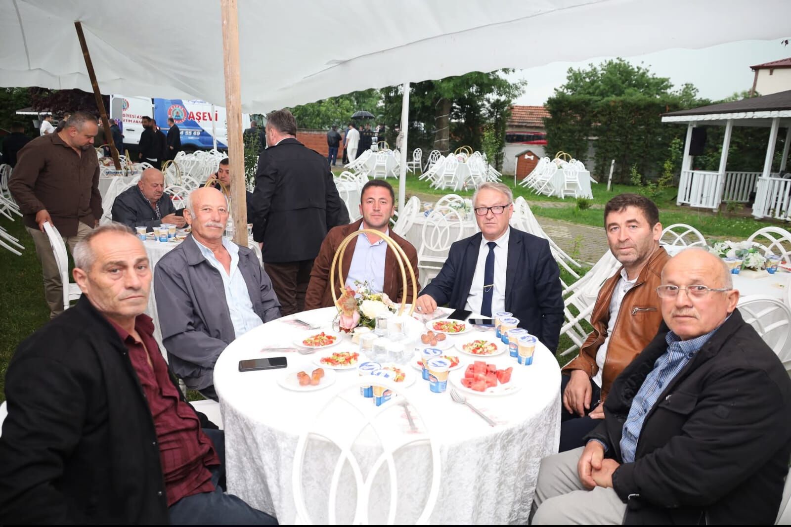 Kocabaş Ai̇lesi̇’nden 13 Yildir Süren Vefa Ai̇le Çinarlari Dualarla Anildi (11)