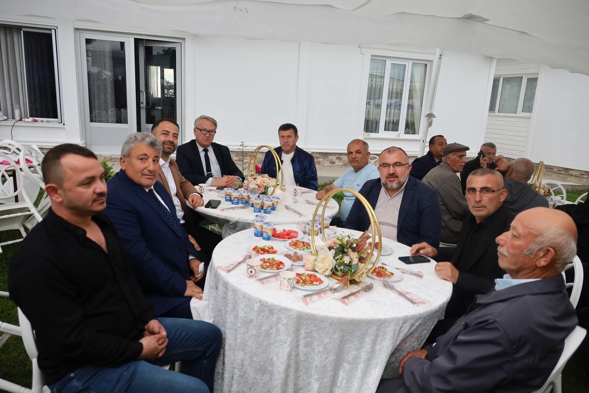 Kocabaş Ai̇lesi̇’nden 13 Yildir Süren Vefa Ai̇le Çinarlari Dualarla Anildi (12)