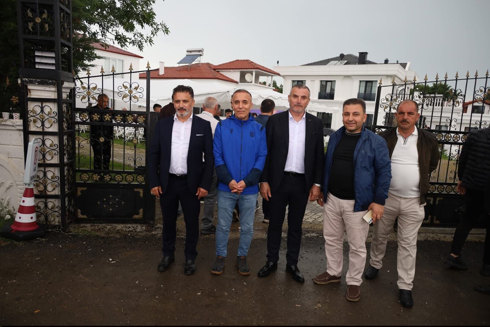 Kocabaş Ai̇lesi̇’nden 13 Yildir Süren Vefa Ai̇le Çinarlari Dualarla Anildi (15)