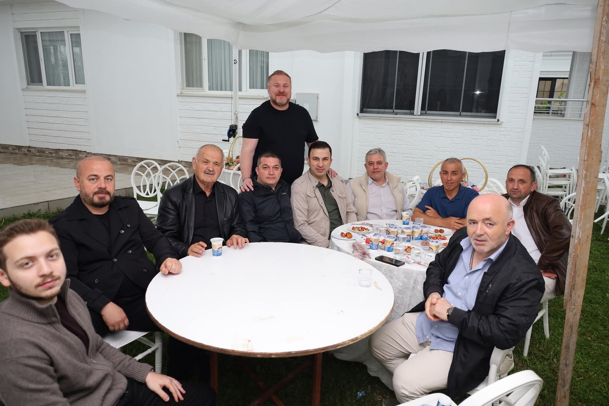 Kocabaş Ai̇lesi̇’nden 13 Yildir Süren Vefa Ai̇le Çinarlari Dualarla Anildi (2)
