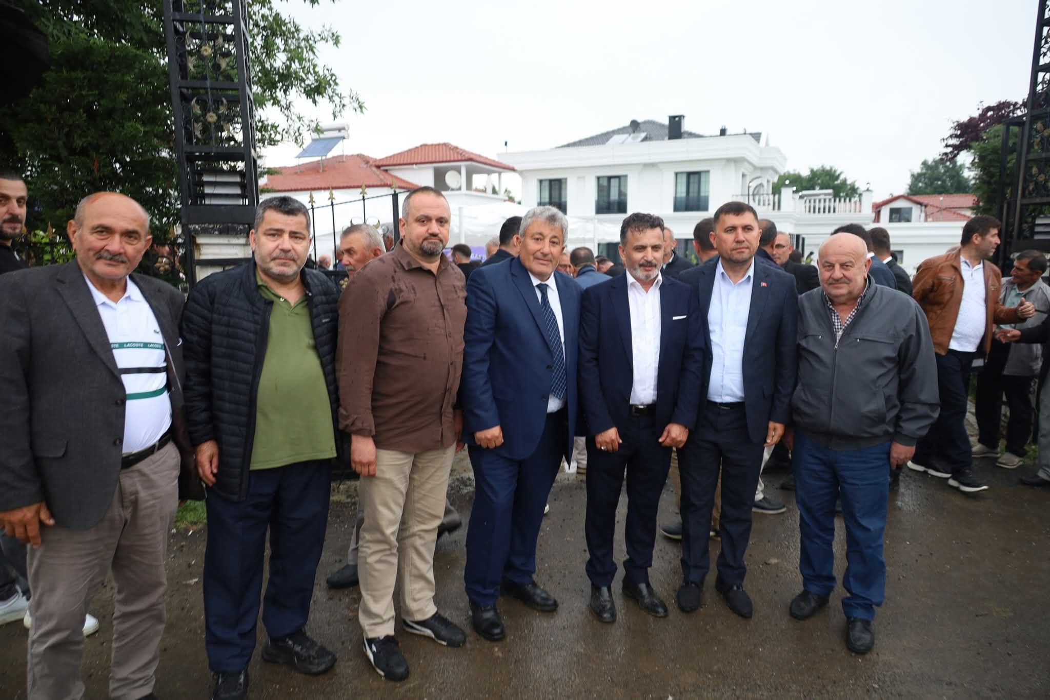 Kocabaş Ai̇lesi̇’nden 13 Yildir Süren Vefa Ai̇le Çinarlari Dualarla Anildi (22)