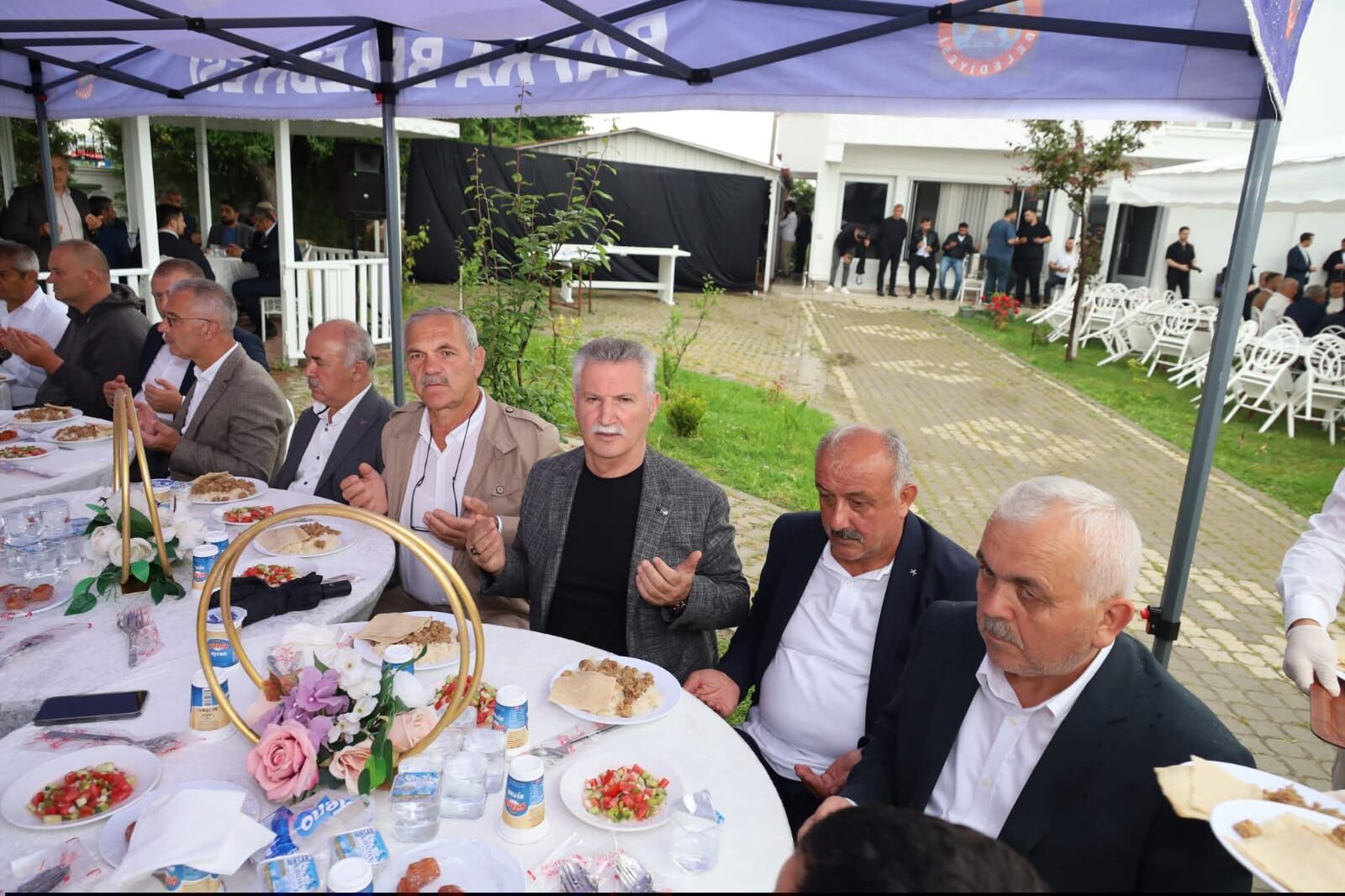 Kocabaş Ai̇lesi̇’nden 13 Yildir Süren Vefa Ai̇le Çinarlari Dualarla Anildi (25)