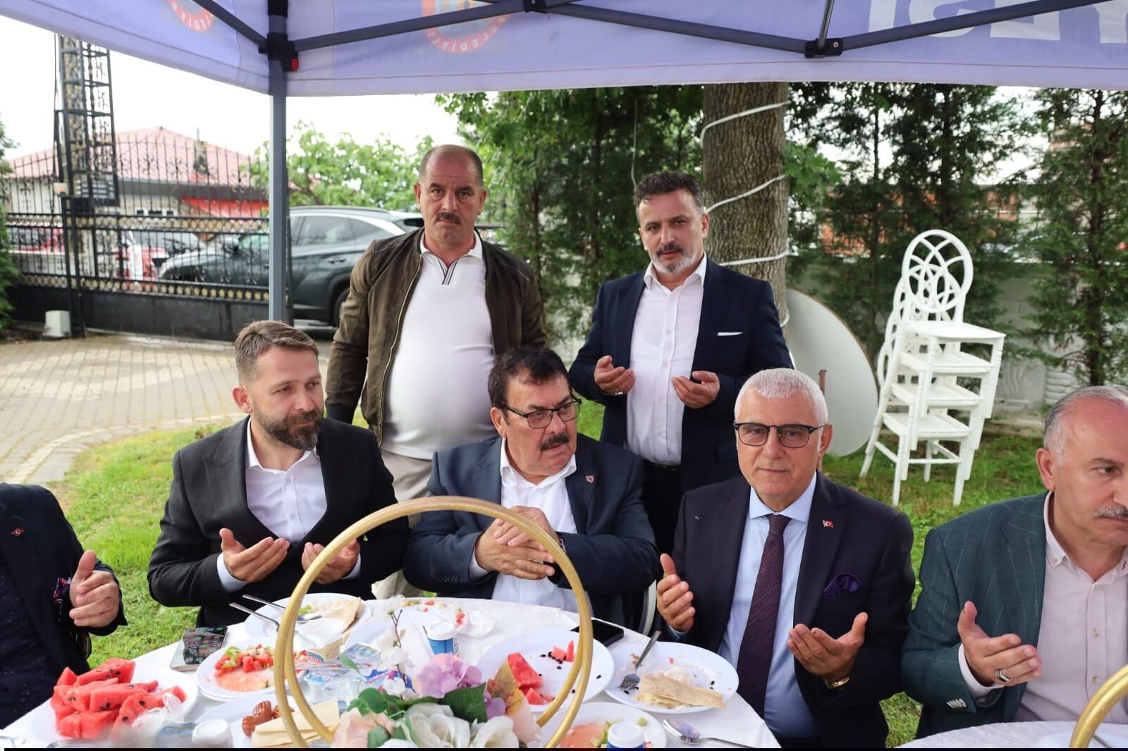 Kocabaş Ai̇lesi̇’nden 13 Yildir Süren Vefa Ai̇le Çinarlari Dualarla Anildi (30)