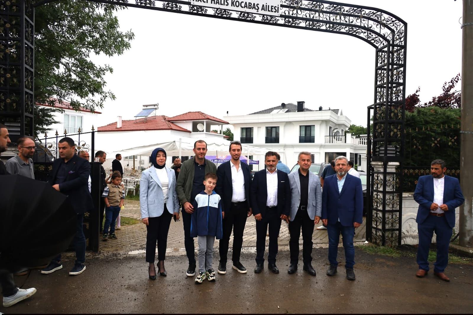 Kocabaş Ai̇lesi̇’nden 13 Yildir Süren Vefa Ai̇le Çinarlari Dualarla Anildi (31)