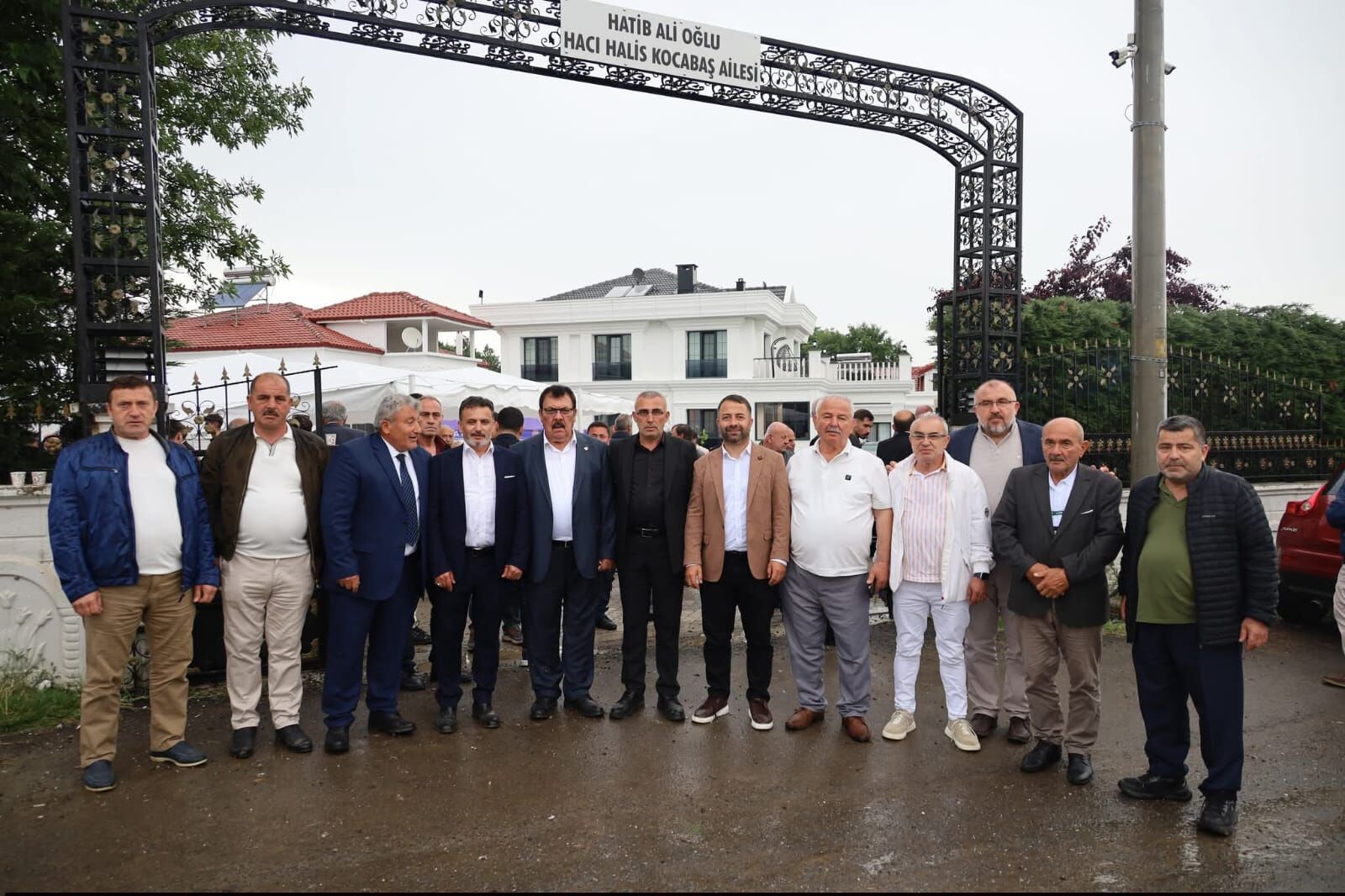 Kocabaş Ai̇lesi̇’nden 13 Yildir Süren Vefa Ai̇le Çinarlari Dualarla Anildi (32)