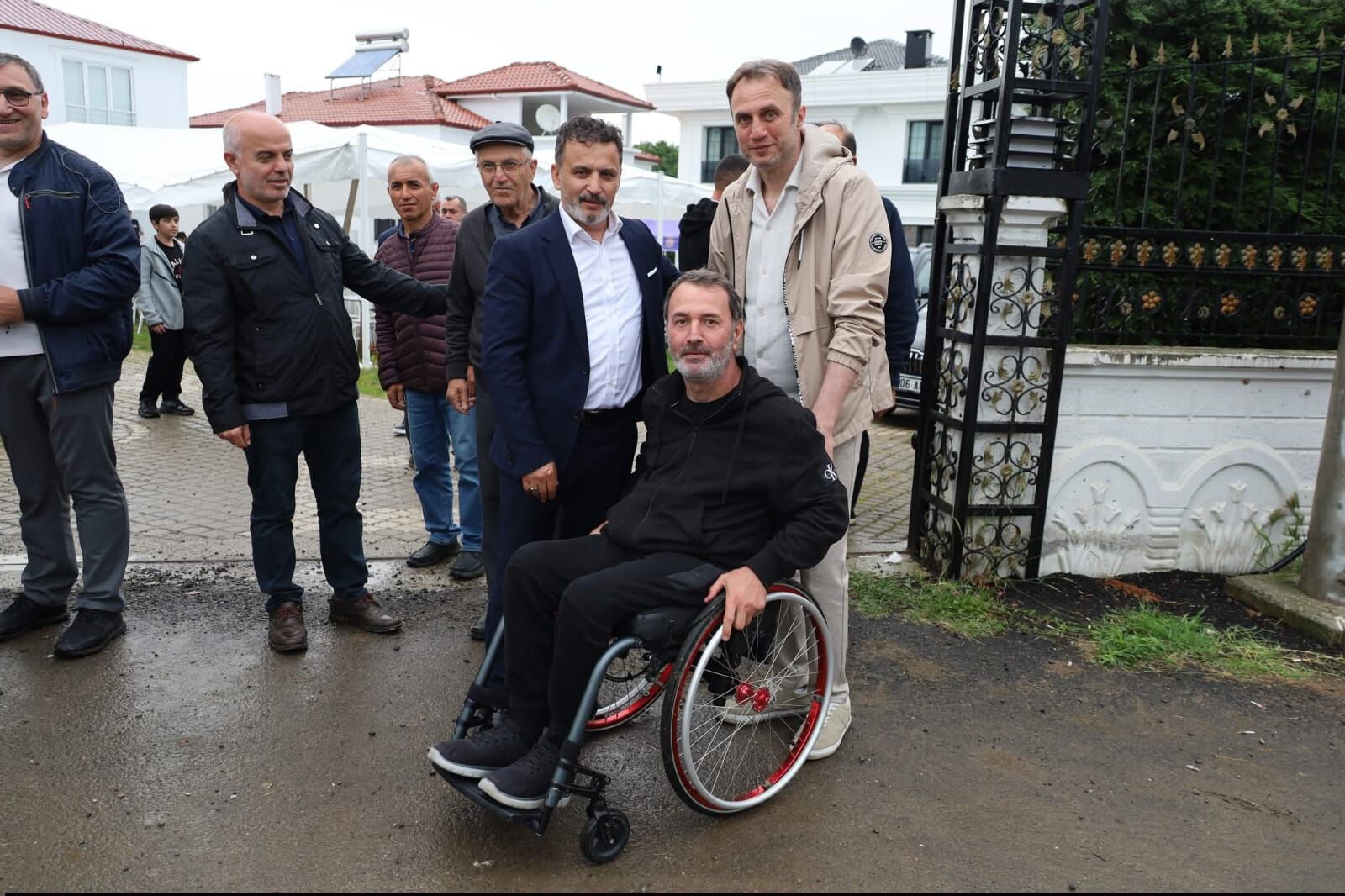 Kocabaş Ai̇lesi̇’nden 13 Yildir Süren Vefa Ai̇le Çinarlari Dualarla Anildi (33)