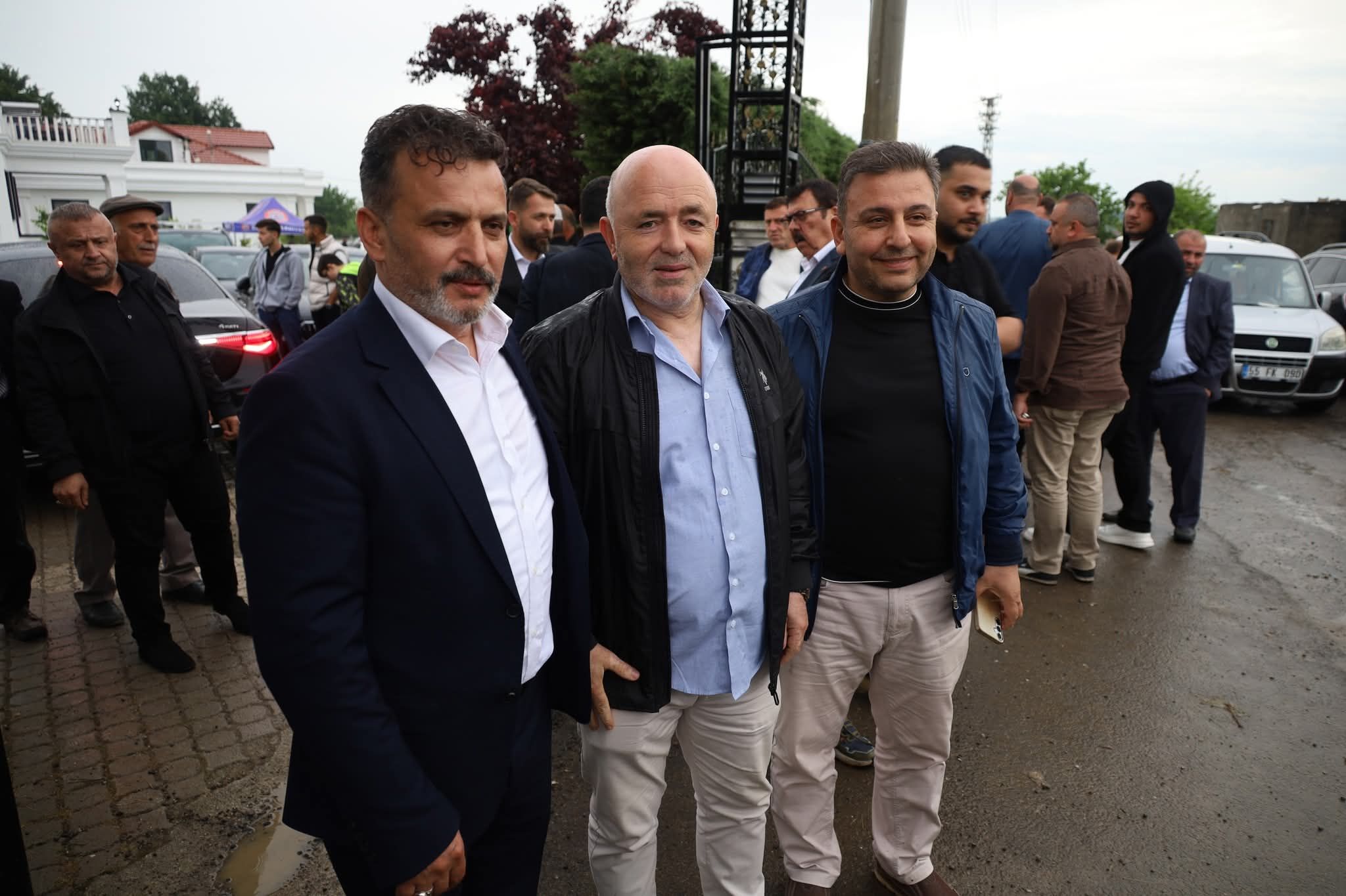 Kocabaş Ai̇lesi̇’nden 13 Yildir Süren Vefa Ai̇le Çinarlari Dualarla Anildi (34)
