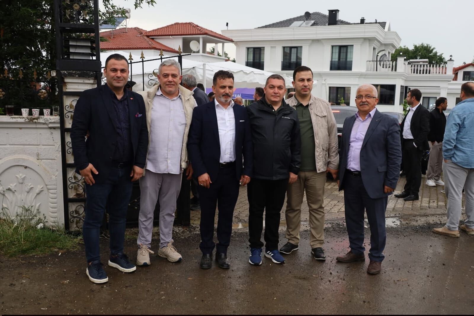 Kocabaş Ai̇lesi̇’nden 13 Yildir Süren Vefa Ai̇le Çinarlari Dualarla Anildi (38)