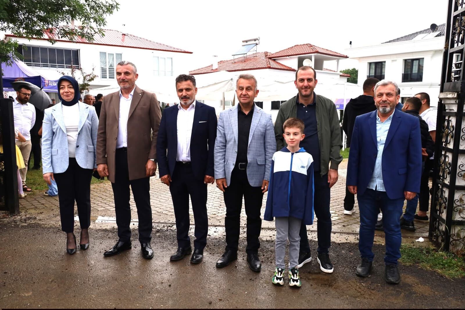 Kocabaş Ai̇lesi̇’nden 13 Yildir Süren Vefa Ai̇le Çinarlari Dualarla Anildi (39)