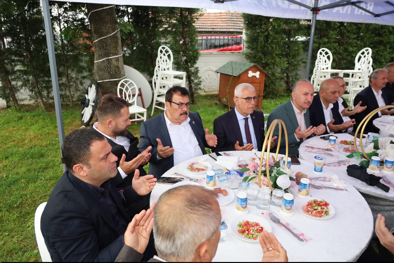 Kocabaş Ai̇lesi̇’nden 13 Yildir Süren Vefa Ai̇le Çinarlari Dualarla Anildi (42)