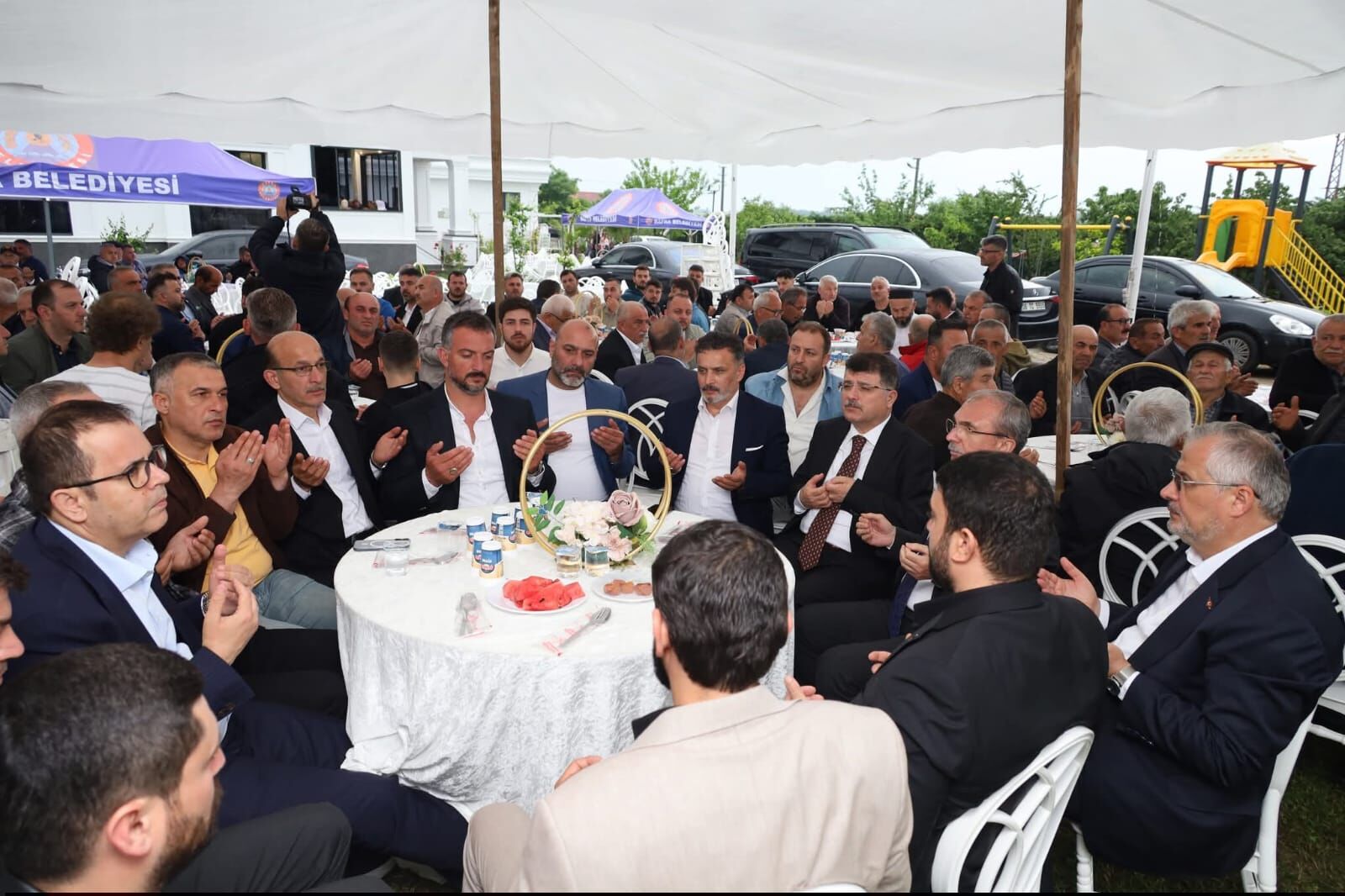 Kocabaş Ai̇lesi̇’nden 13 Yildir Süren Vefa Ai̇le Çinarlari Dualarla Anildi (5)