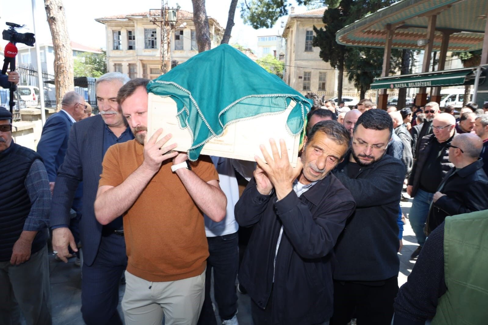 Motosiklet Kazasında Hayatını Kaybeden 17 Yaşındaki Ela Son Yolculuğuna Uğurlandı (1)