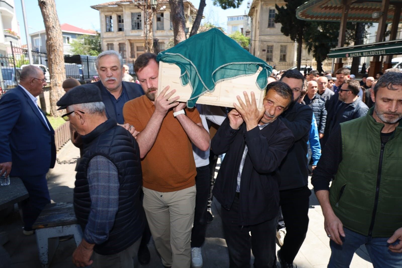 Motosiklet Kazasında Hayatını Kaybeden 17 Yaşındaki Ela Son Yolculuğuna Uğurlandı (2)