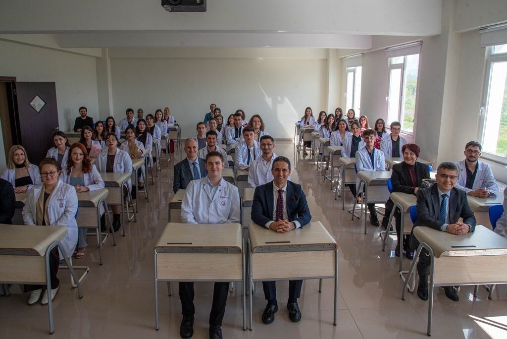 Omü'de Eczacılık Fakültesi Öğrencileri Beyaz Önlük Giydi (1)