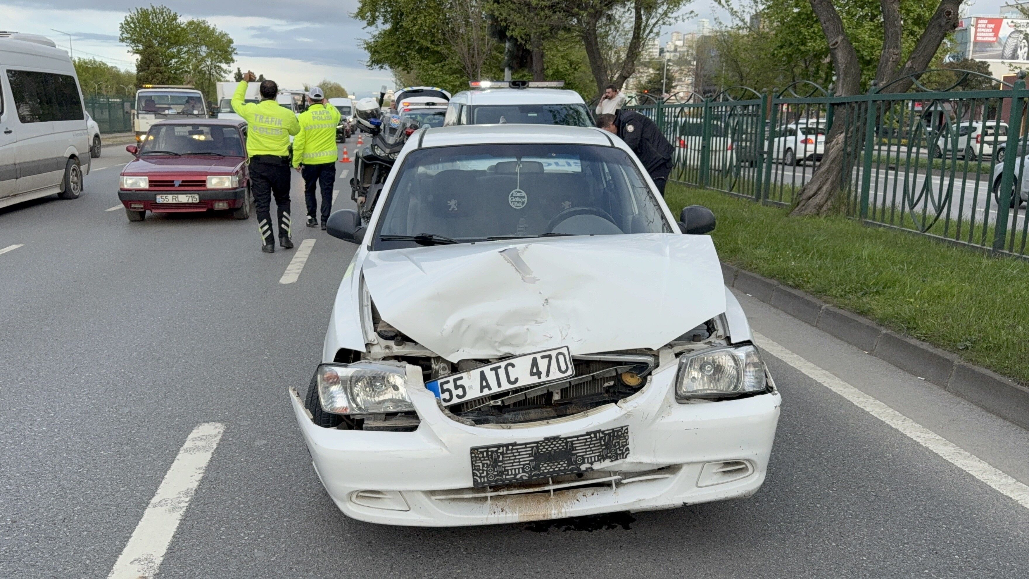 Samsun’da 4 Araçlı Zincirleme Kaza 2 Yaralı (3)
