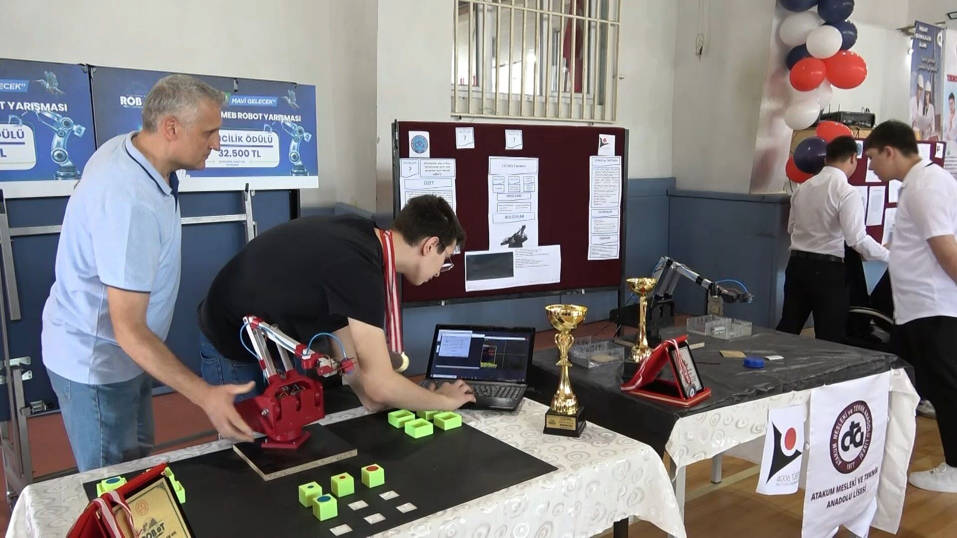 Samsun'da Meslek Lisesi Öğrencilerinin Geliştirdiği Robot Kol Türkiye Birincisi Oldu