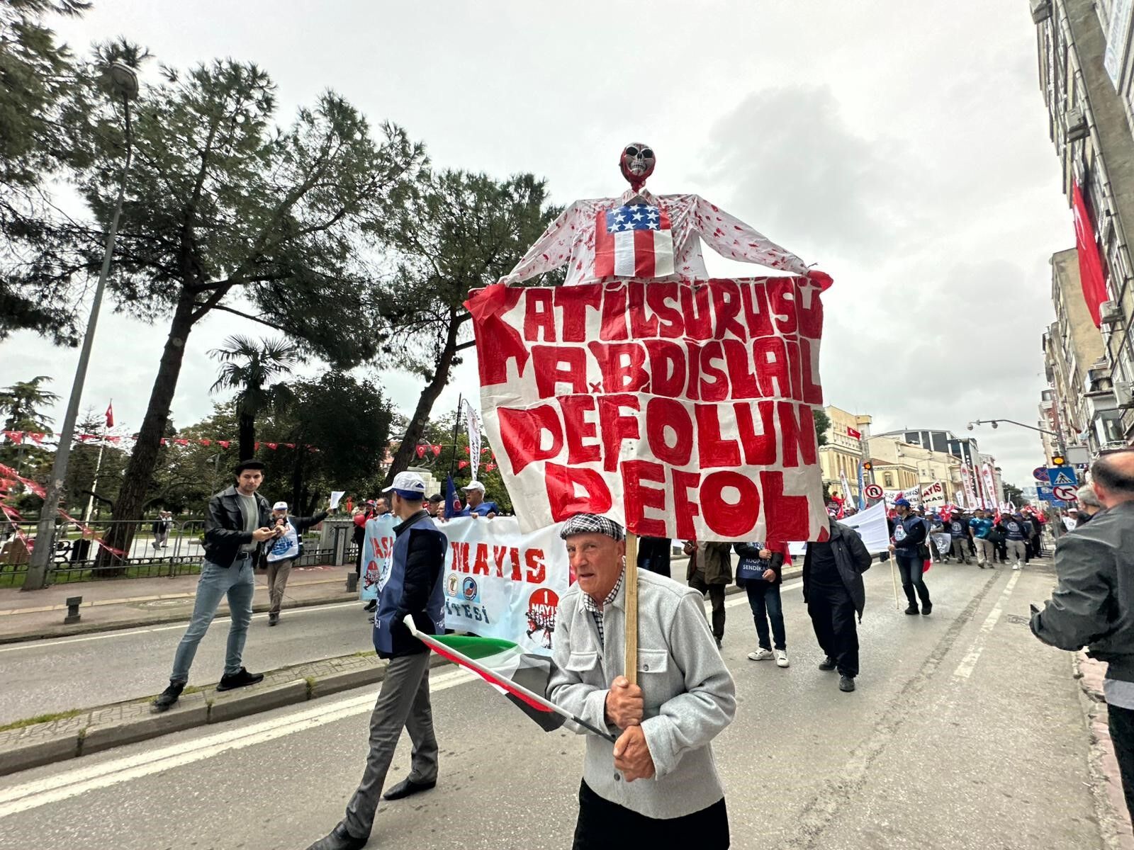 Samsun’da Yağmur Altında 1 Mayıs Kutlaması