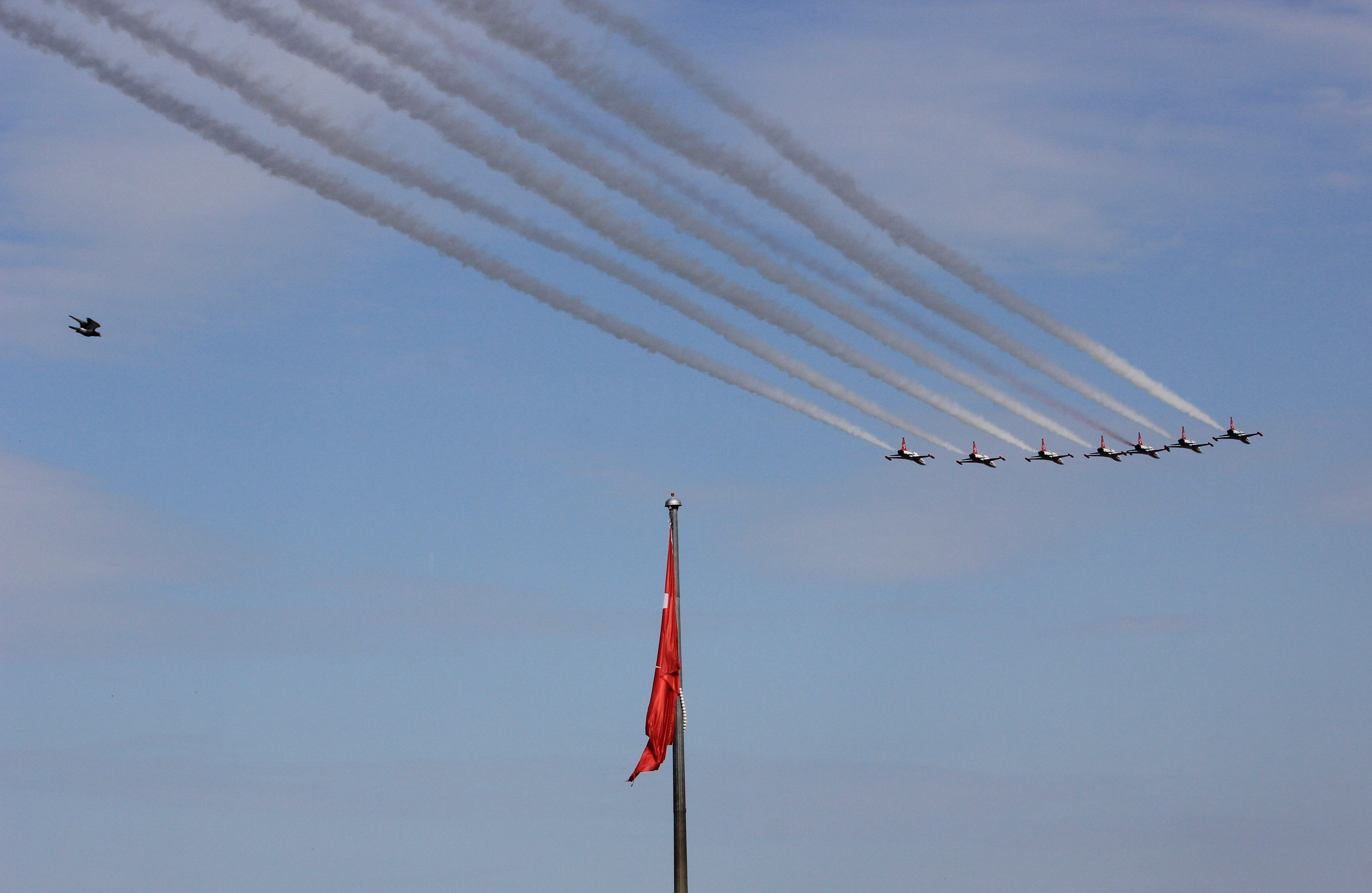 Türk Yıldızları Ve Solotürk’ten Samsun Semalarında Nefes Kesen Gösteri (1)
