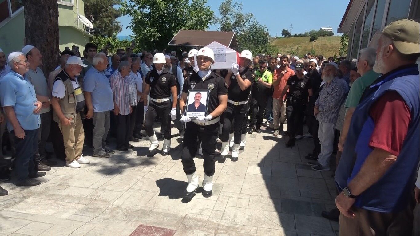 19 Mayıs'da Kazada Ölen Emekli Komiser, Son Yolculuğuna Uğurlandı (1)