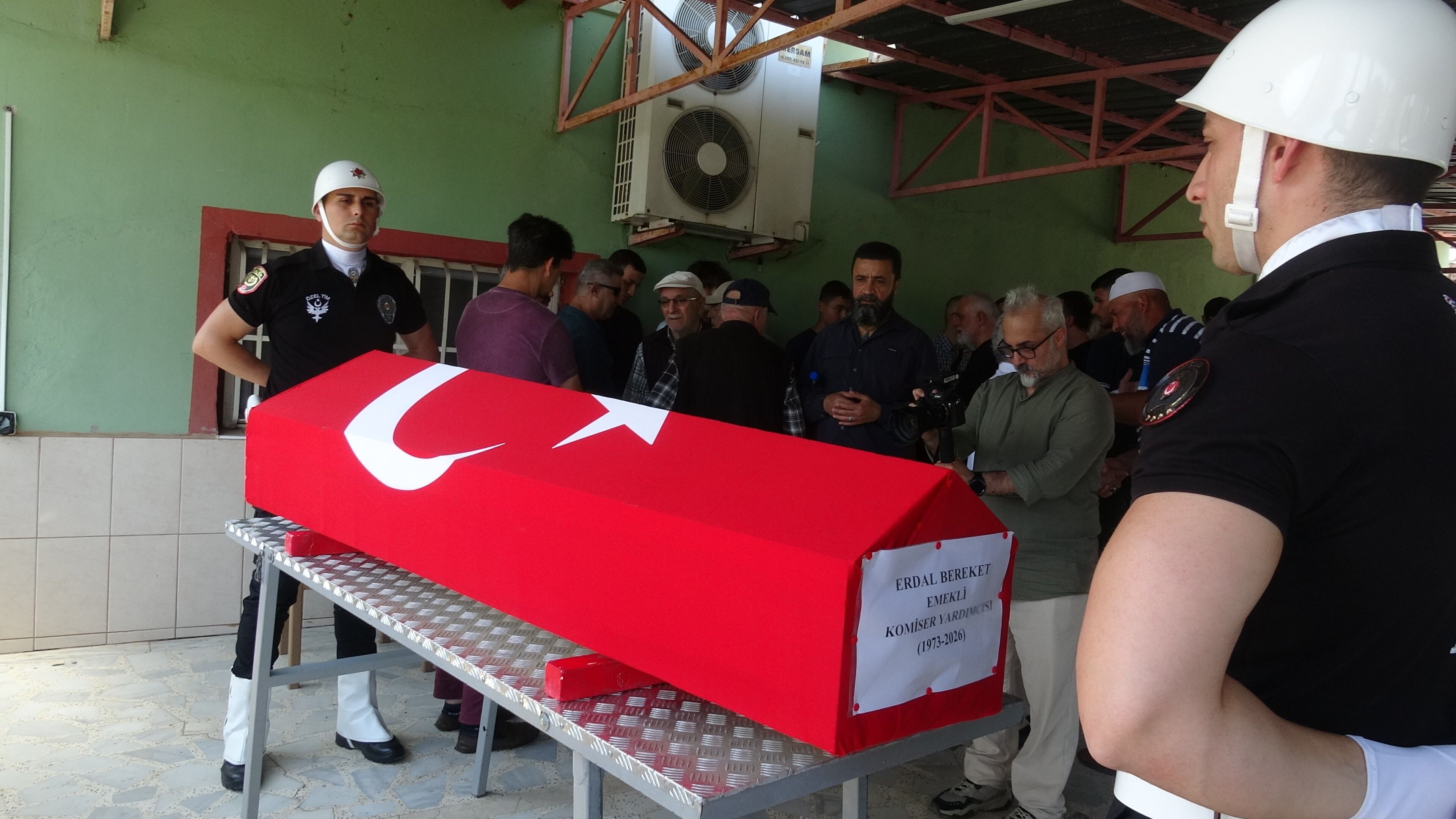 19 Mayıs'da Kazada Ölen Emekli Komiser, Son Yolculuğuna Uğurlandı (2)