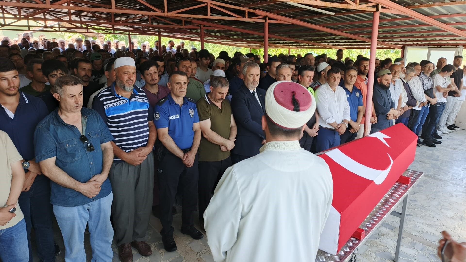 19 Mayıs'da Kazada Ölen Emekli Komiser, Son Yolculuğuna Uğurlandı (3)