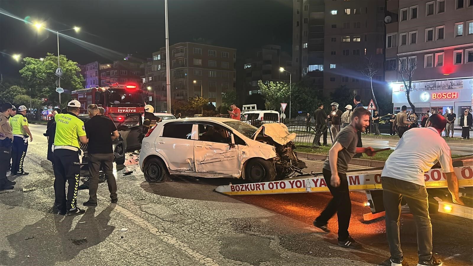 Atakum'da Kontrolden Çıkan Otomobil Karşı Şeride Geçti 5 Yaralı (2)