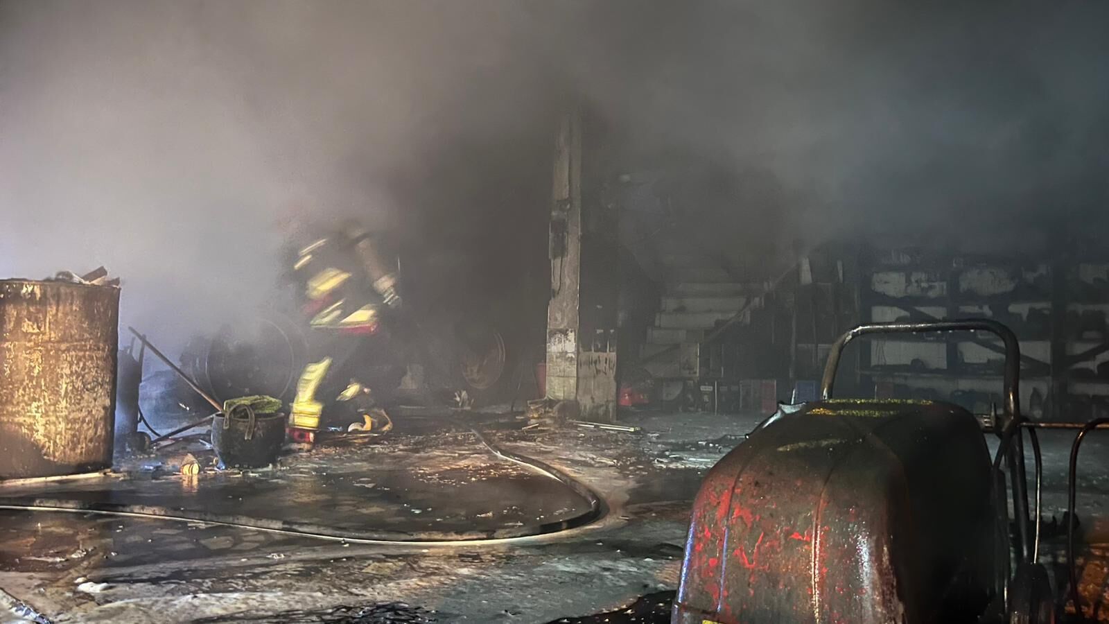 Bafra'da Sanayi Sitesinde Korkutan Yangın İş Yerinde Büyük Hasar (1)