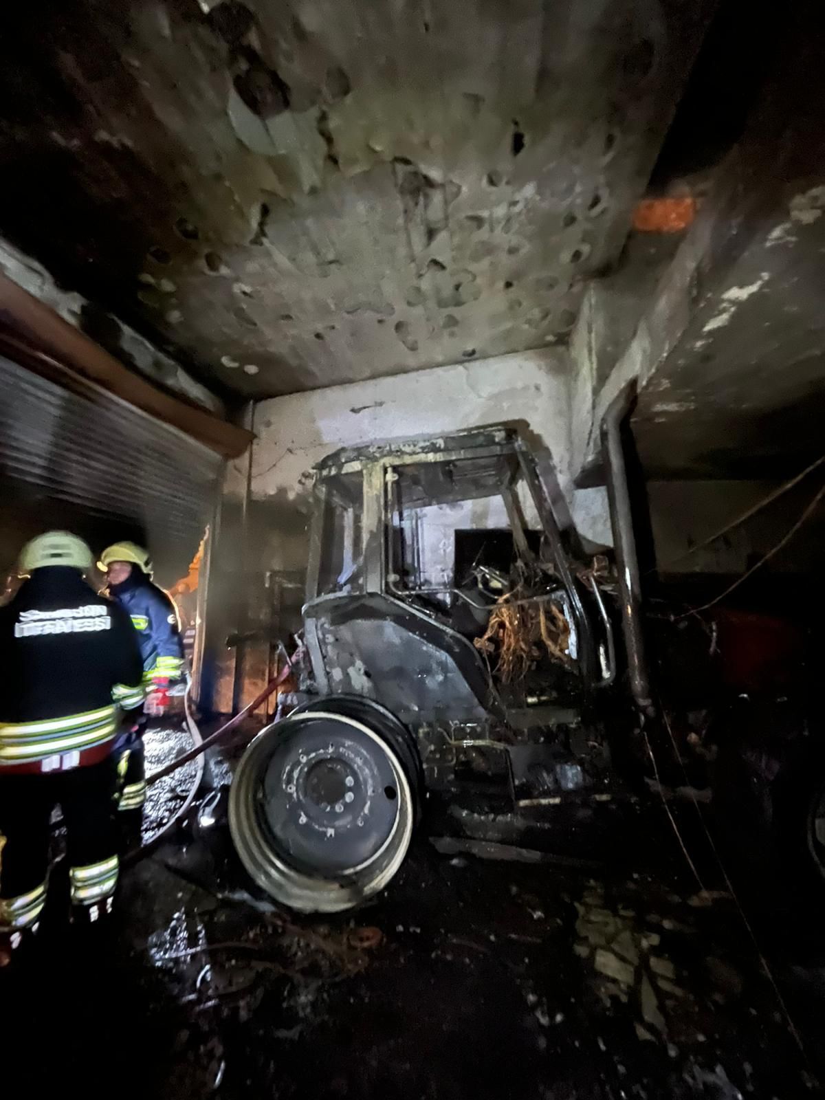 Bafra'da Sanayi Sitesinde Korkutan Yangın İş Yerinde Büyük Hasar (4)