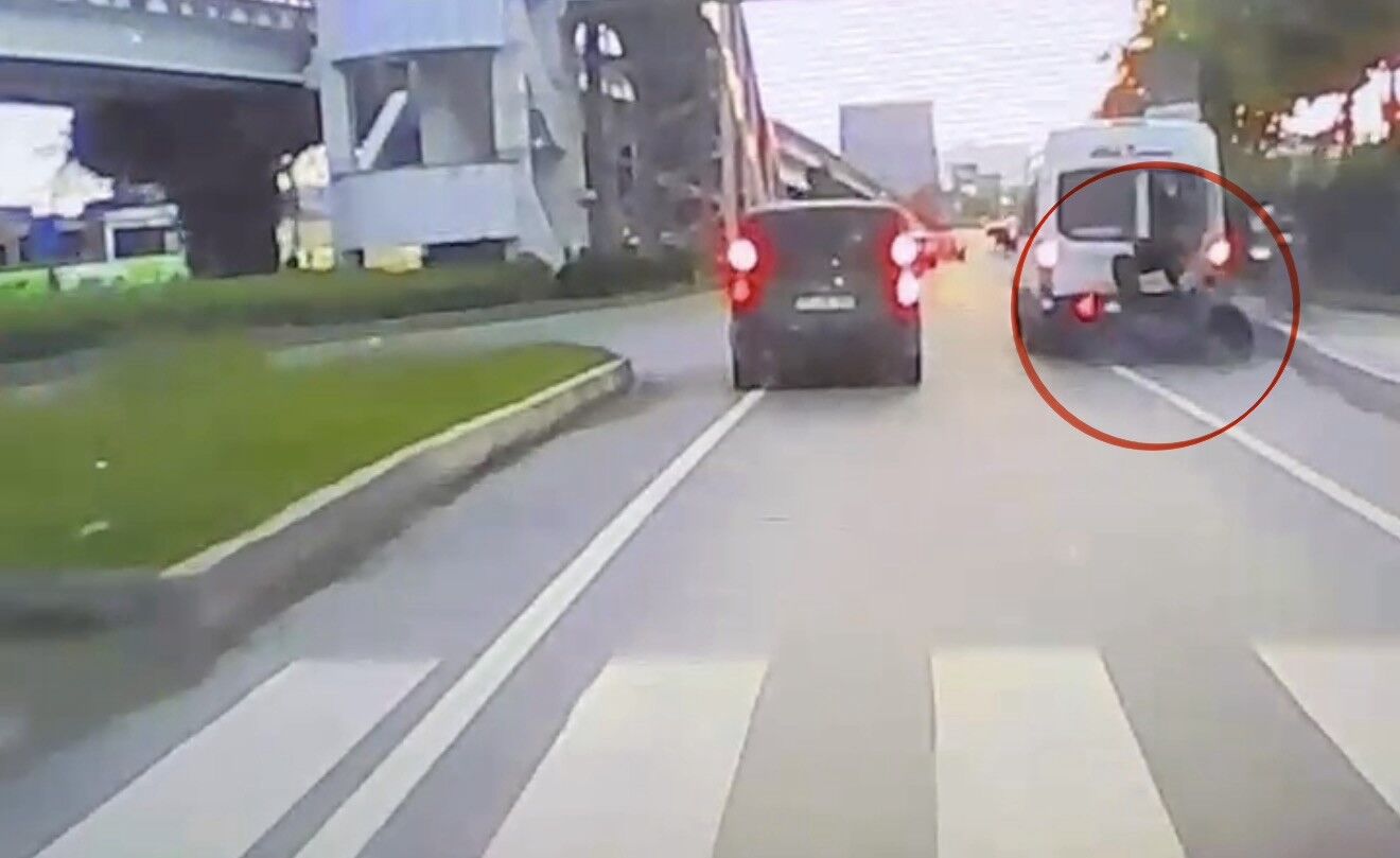 Canik'de Motosiklet Dolmuş Minibüse Arkadan Çarptı 1 Yaralı (5)