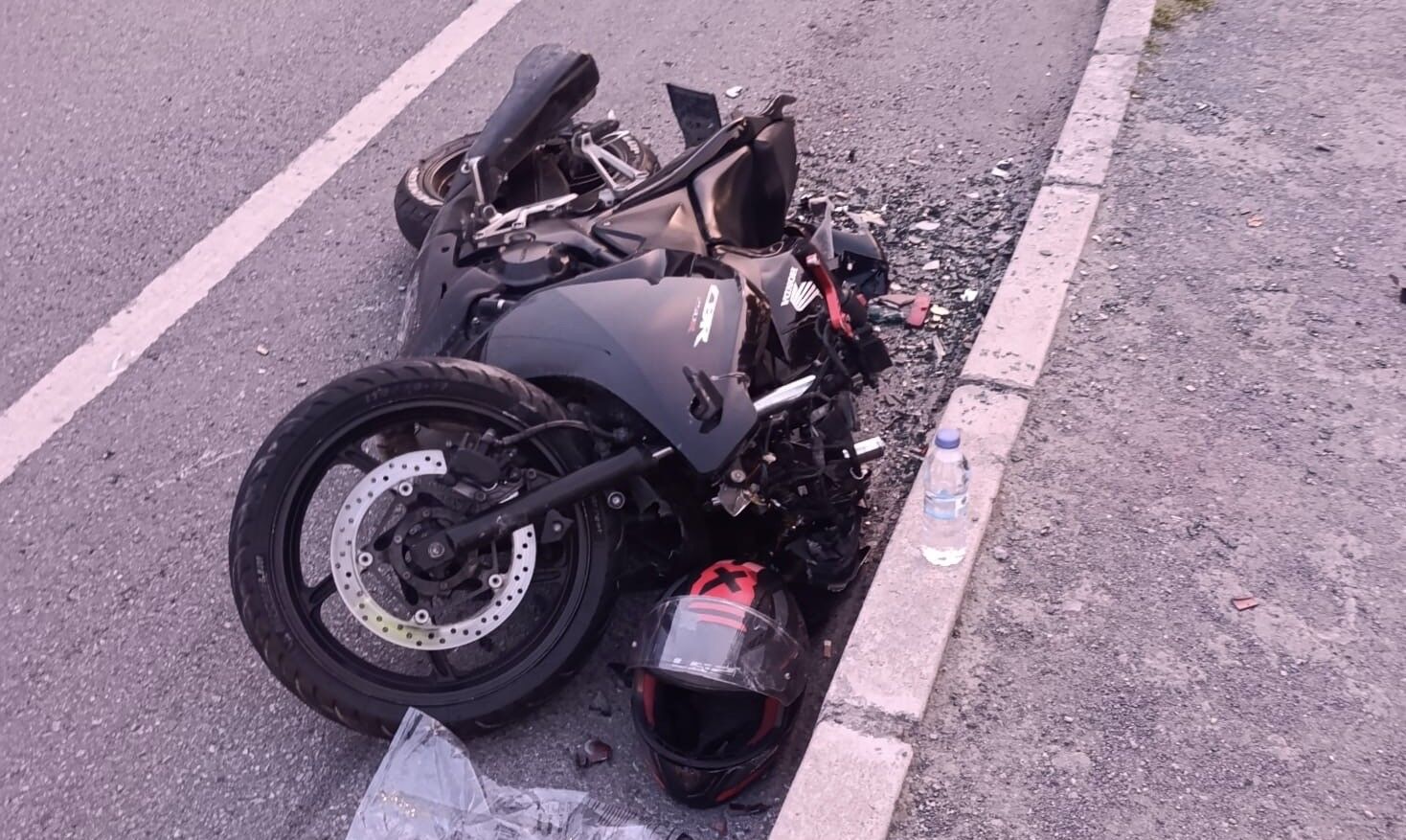 Canik'de Motosiklet Dolmuş Minibüse Arkadan Çarptı 1 Yaralı (7)