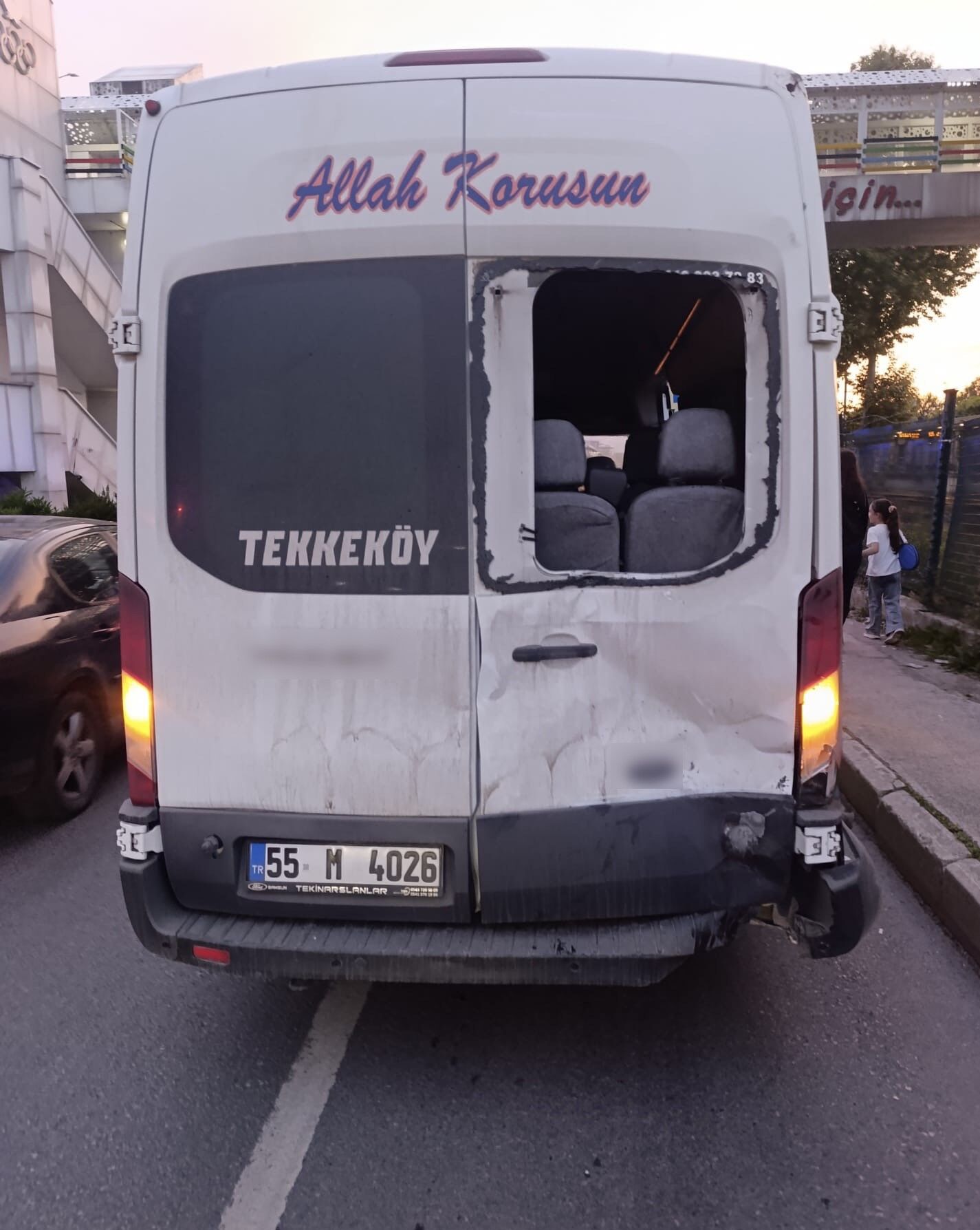 Canik'de Motosiklet Dolmuş Minibüse Arkadan Çarptı 1 Yaralı (9)