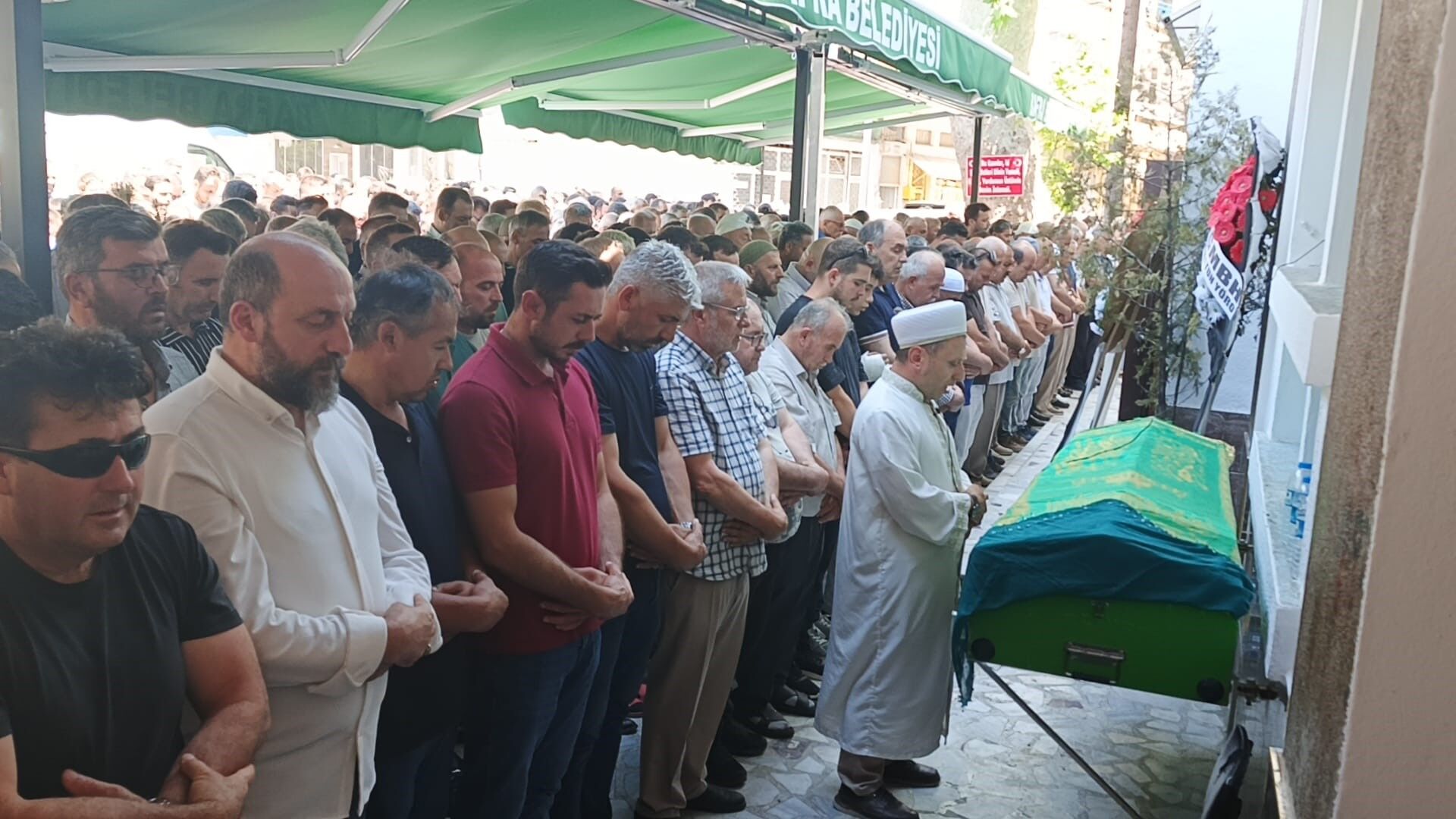 Derbent Barajı'nda Ölü Bulunan 2 Çocuk Annesi Kadın, Son Yolculuğuna Uğurlandı (4)