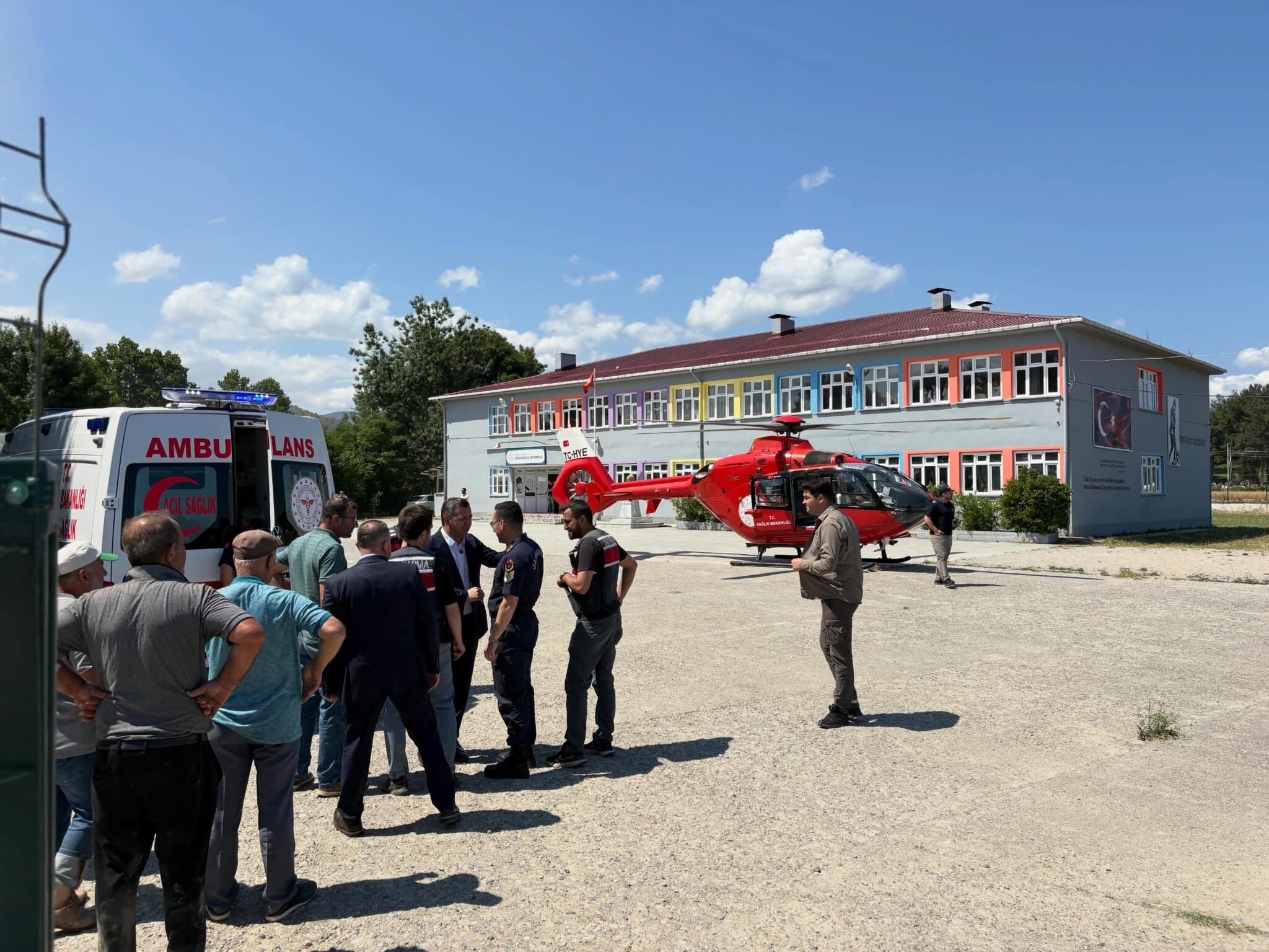 Hava Ambulansı Kaza Geçiren Vatandaş İçin Havalandı (2)