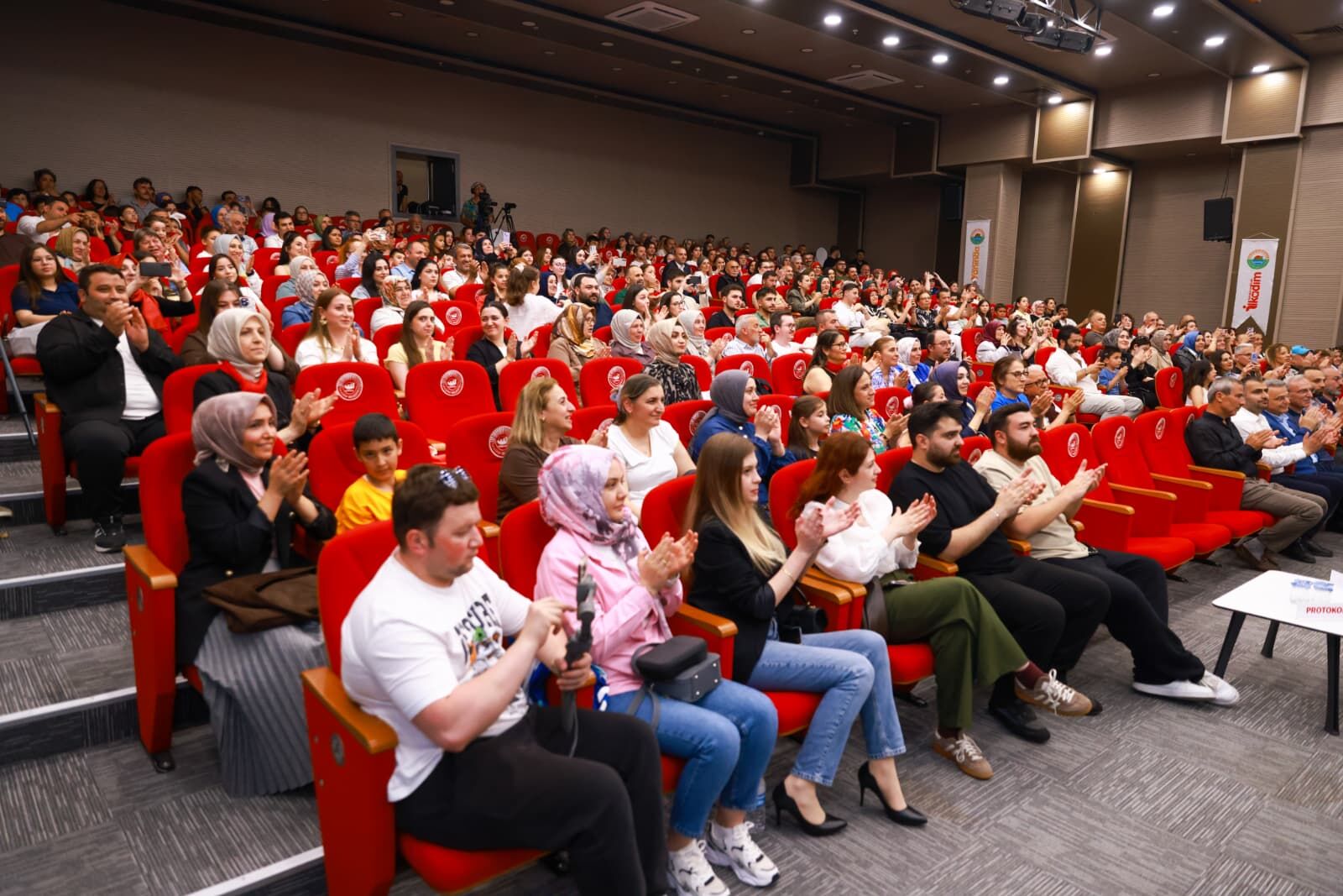 İlkadim’da Türk Halk Müzi̇ği̇ Rüzgâri Esti̇ (1)