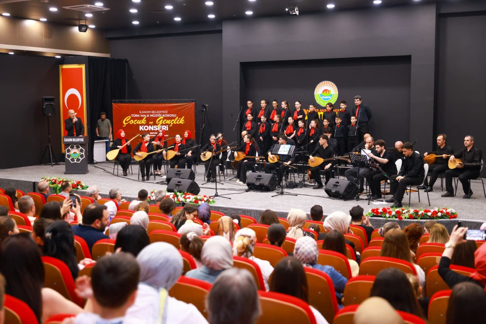 İlkadim’da Türk Halk Müzi̇ği̇ Rüzgâri Esti̇ (11)