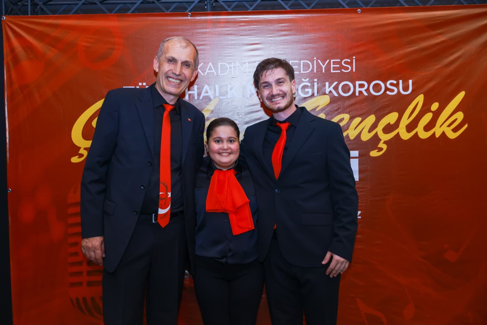 İlkadim’da Türk Halk Müzi̇ği̇ Rüzgâri Esti̇ (2)