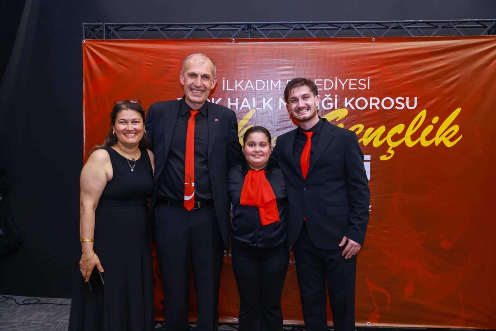 İlkadim’da Türk Halk Müzi̇ği̇ Rüzgâri Esti̇ (4)