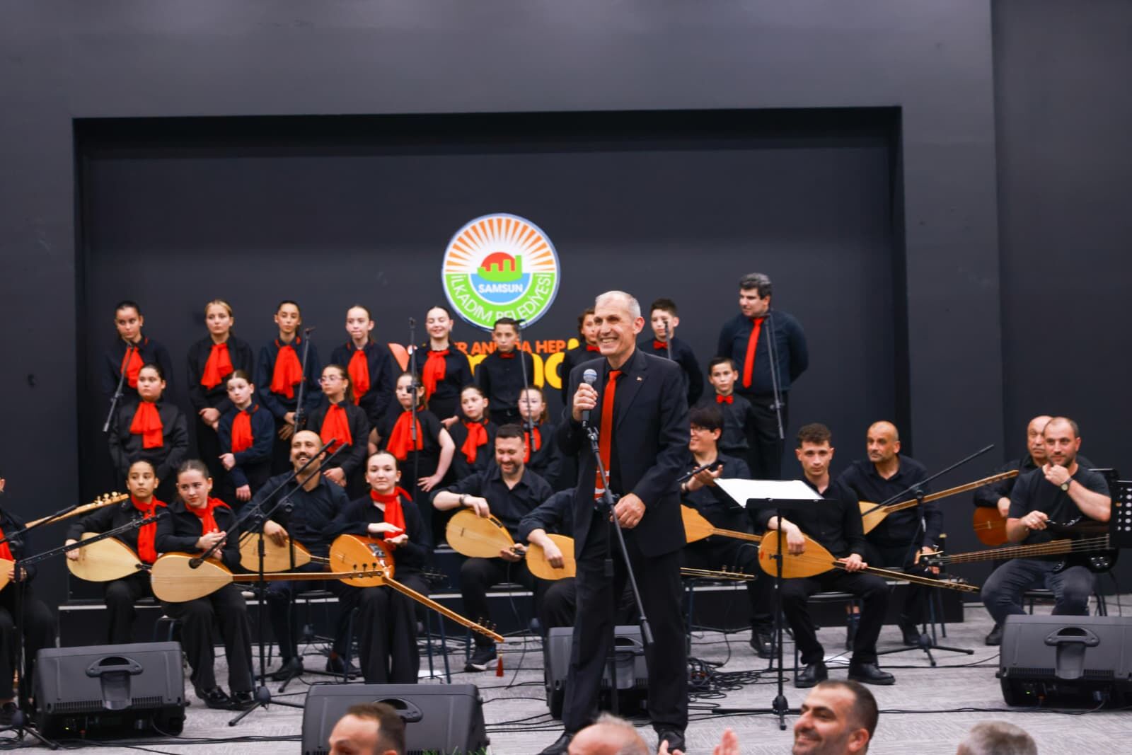 İlkadim’da Türk Halk Müzi̇ği̇ Rüzgâri Esti̇ (8)