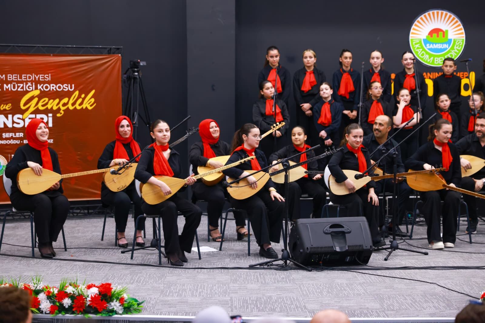 İlkadim’da Türk Halk Müzi̇ği̇ Rüzgâri Esti̇ (9)